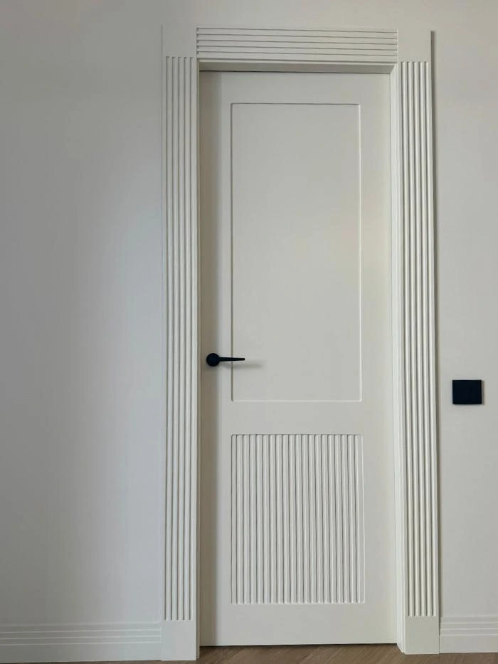 fabricación puerta madera interior Deka