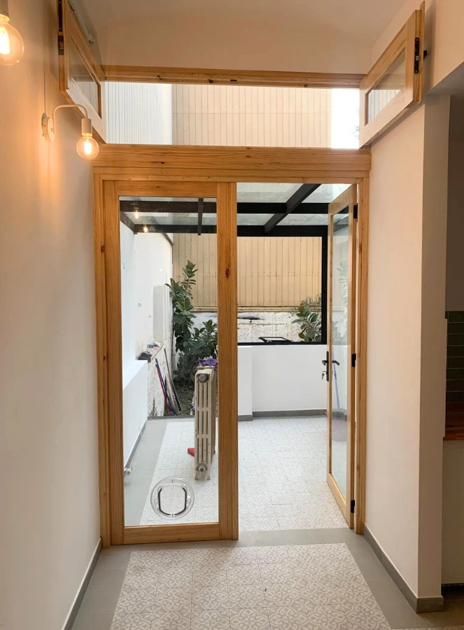 Puertas de madera con cristal carpinteria barcelona